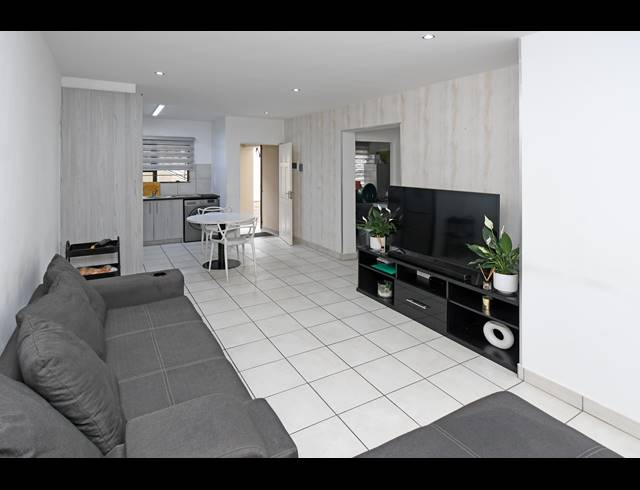 2 BEDROOM TOWNHOUSE FOR SALE IN FERNDALE
